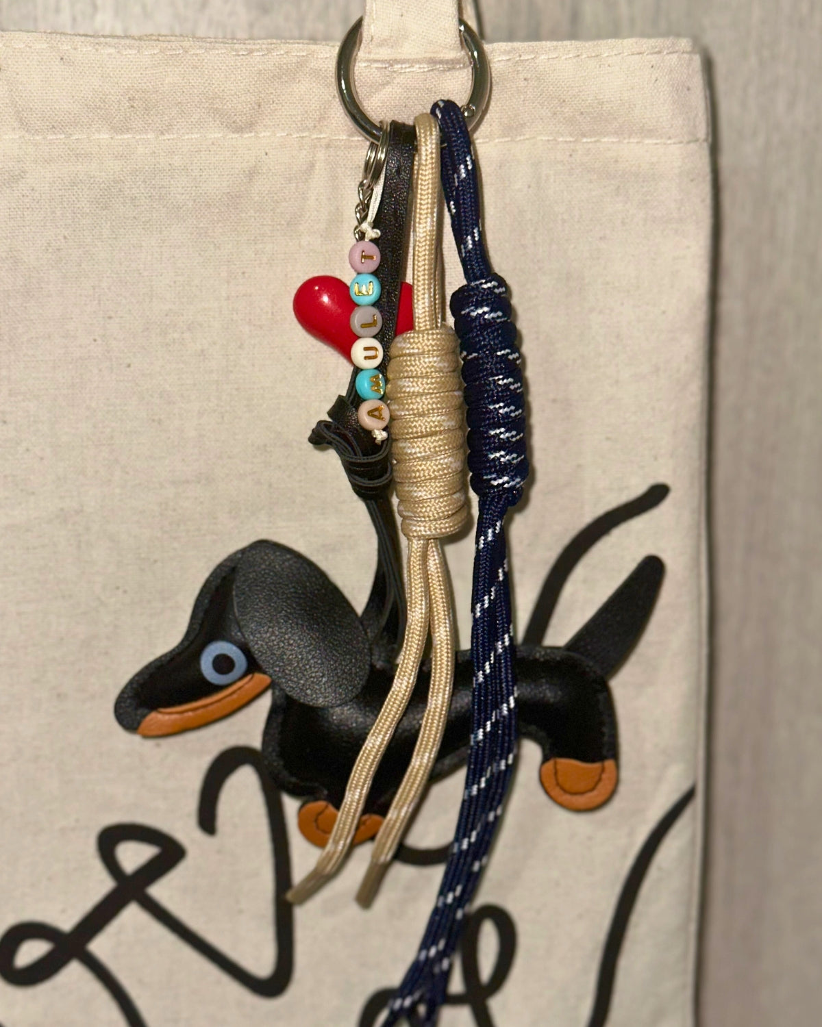 Bag Charm Amulet - Perro salchicha - Negro