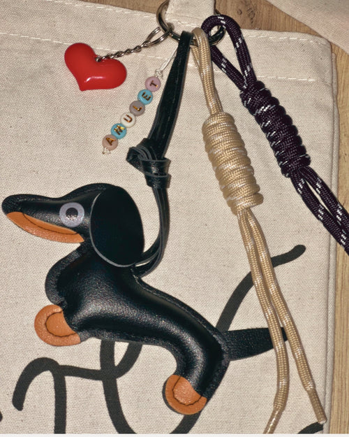 Bag Charm Amulet - Perro salchicha - Negro
